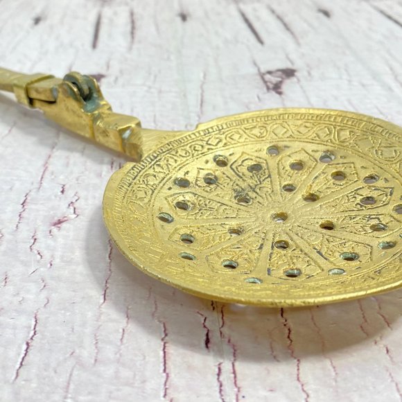 Decorative antique brass spoon with folding handle - Picture 8 of 9